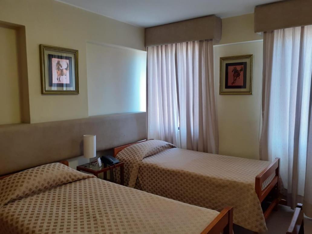 Twin Room,1623666382:JPEG